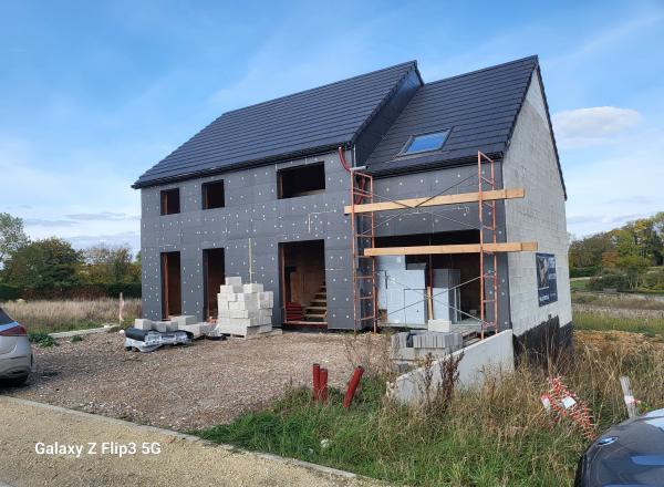 230.372,95 € hors frais pour le terrain (lot 5) ET la villa