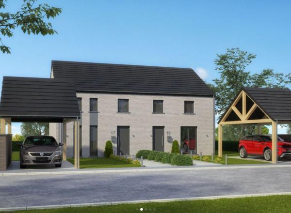 Deux maisons avec 3 chambres, cuisine équipée et carport....
Sur 1 terrain de 1.653 m². A 240 m de la Place.
Constructeur exclusif : les Maisons Baijot.